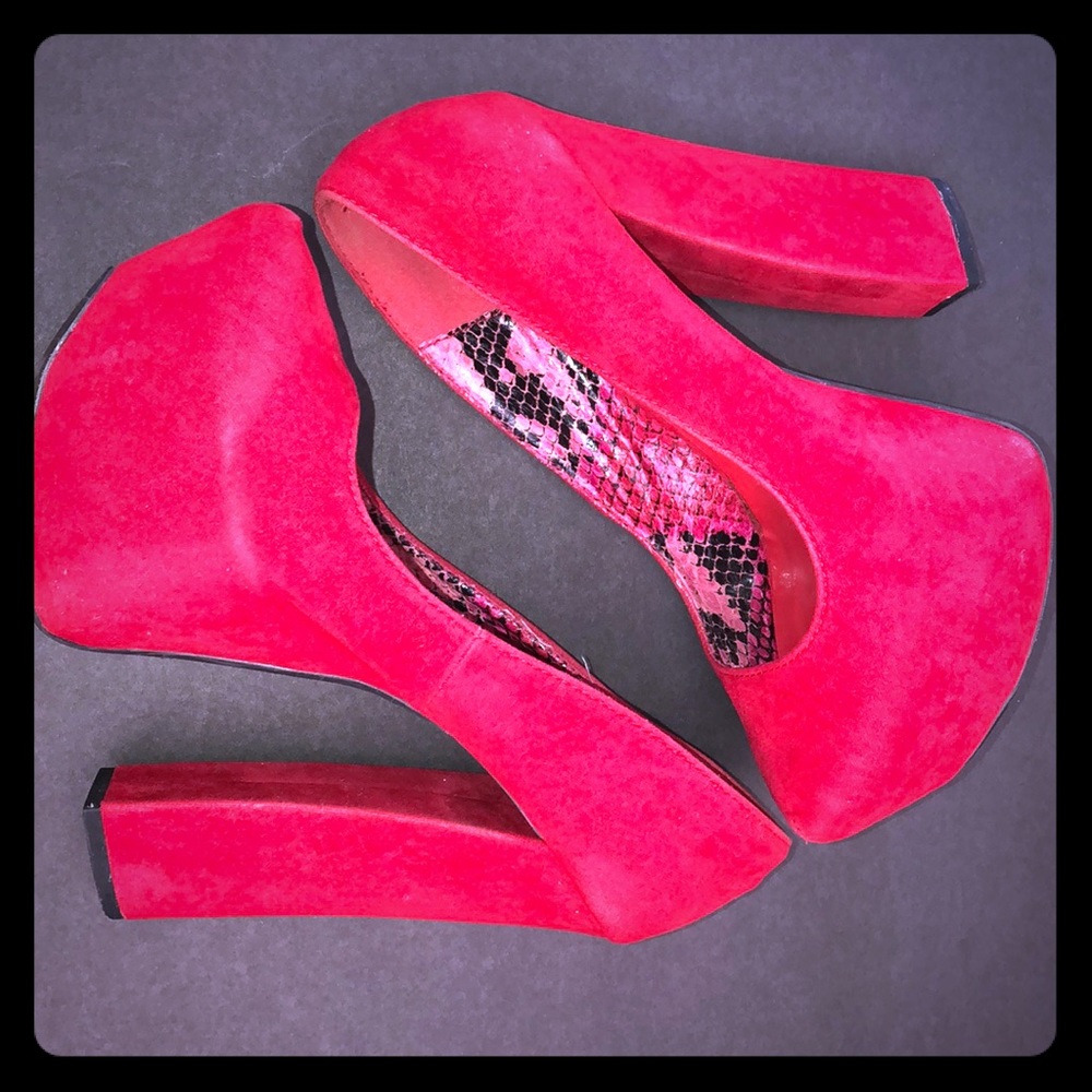 Fahrenheit Red-Velvet Heels Size 6